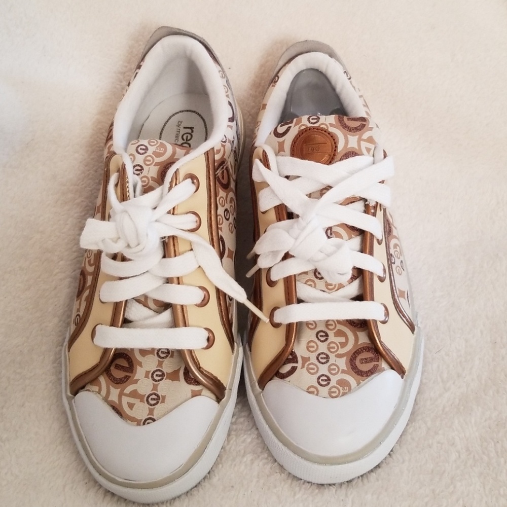 Red by Marc Ecko Size 3.5 Girls or Size 5 Womens
